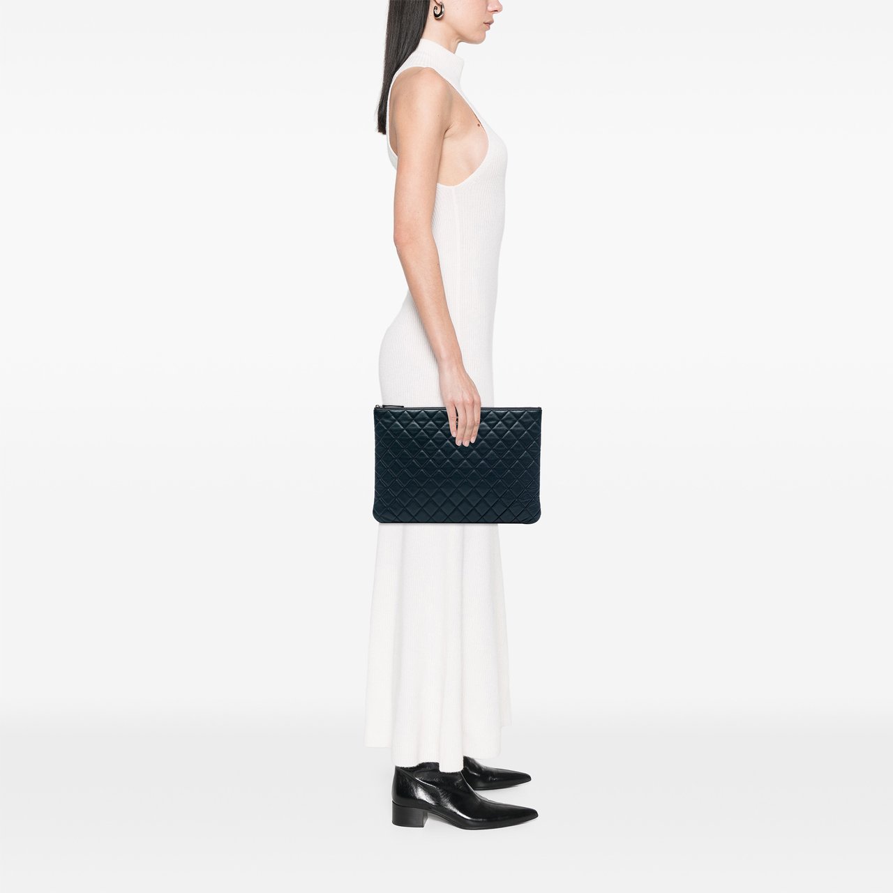 Chanel Large Quilted Caviar O Case Clutch Blauw