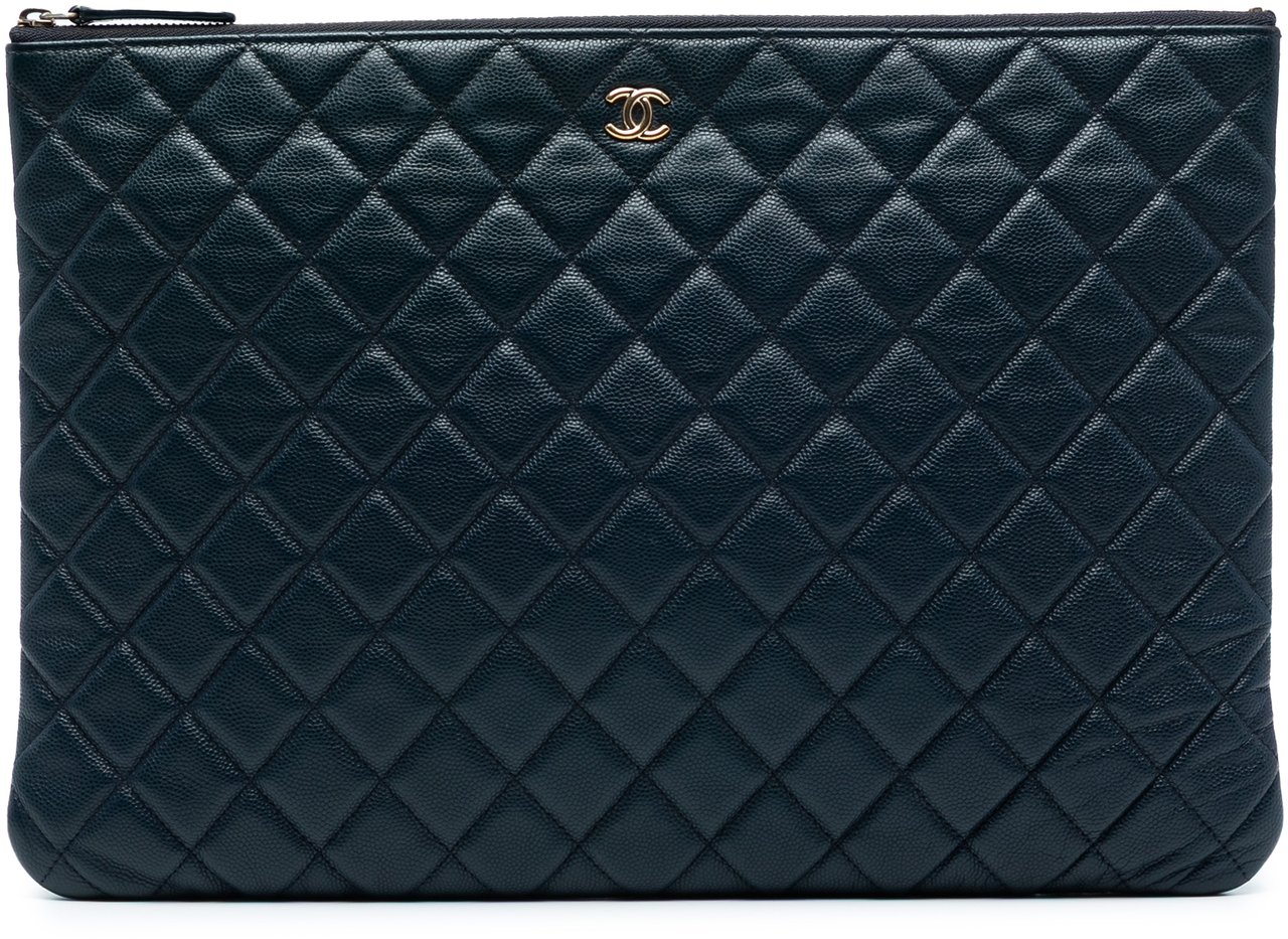 Chanel Large Quilted Caviar O Case Clutch Blauw