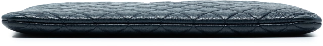 Chanel Large Quilted Caviar O Case Clutch Blauw