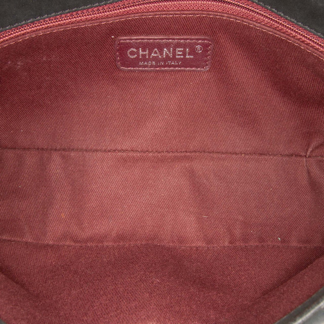 Chanel Chocolate Bar Iridescent Calfskin Bubble Flap Zwart