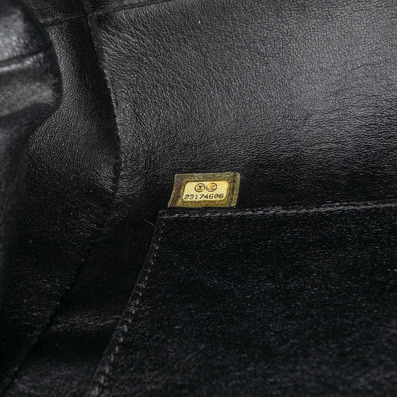 Chanel Paris Rome Quilted Calfskin Colosseum Lock Frame Bowling Bag Zwart