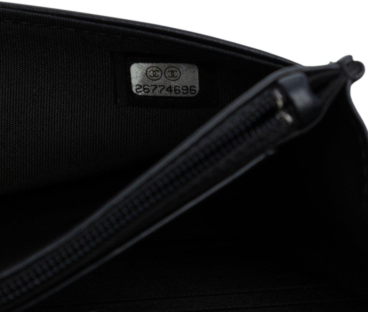 Chanel Chevron Quilted Calfskin Boy Wallet On Chain Zwart