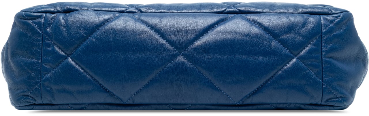 Chanel Maxi Lambskin 19 Flap Blauw