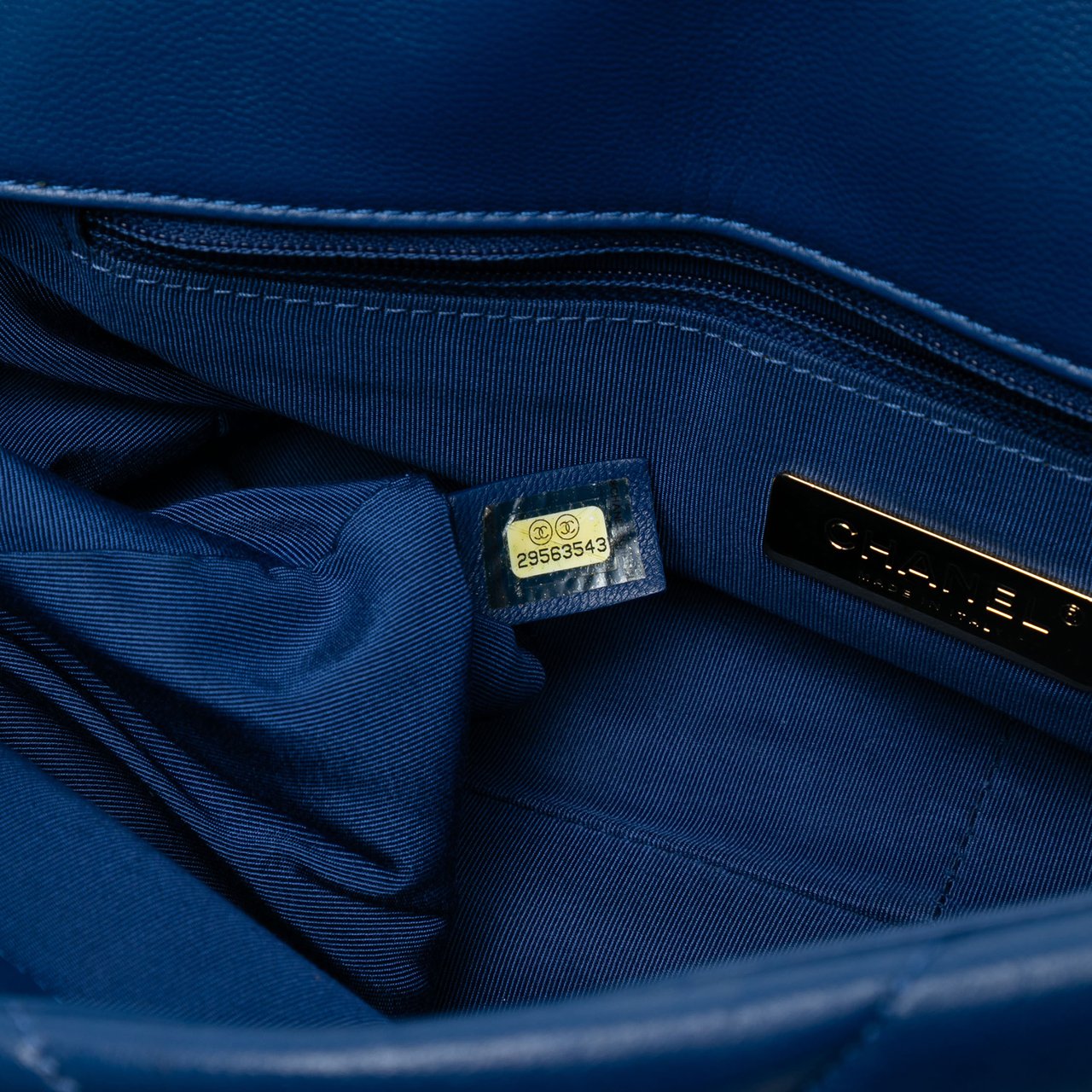 Chanel Maxi Lambskin 19 Flap Blauw