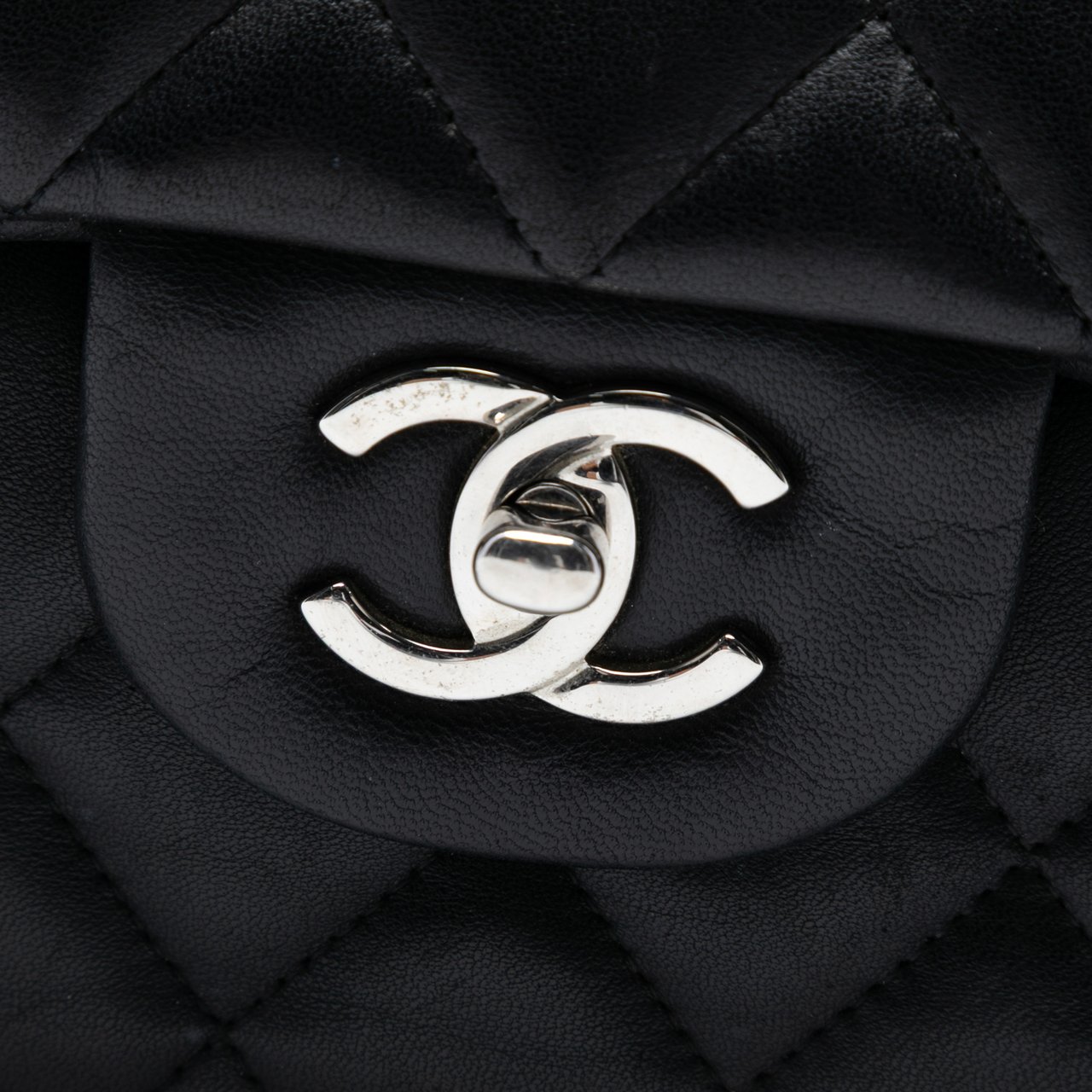 Chanel Jumbo Classic Lambskin Double Flap Zwart