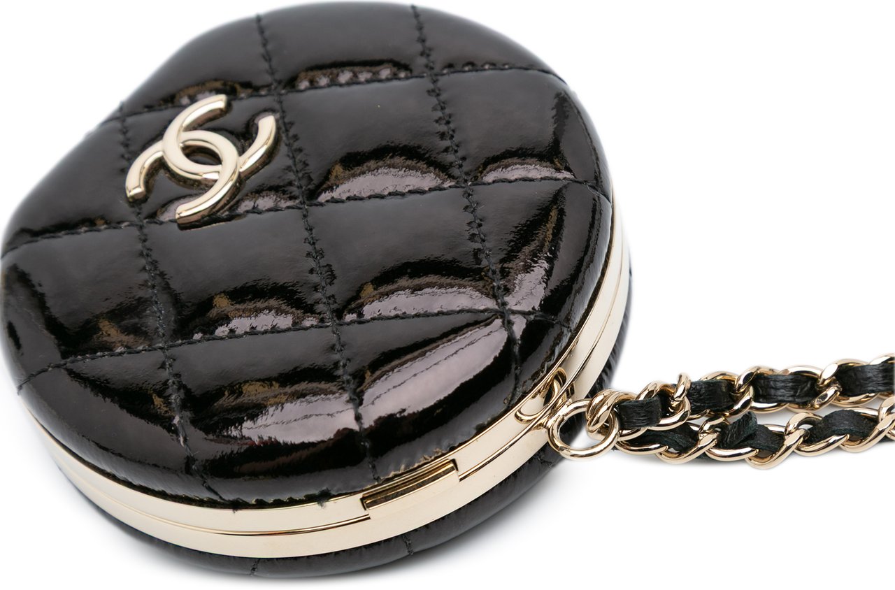 Chanel Quilted Patent Round Mirror Chain Necklace Zwart