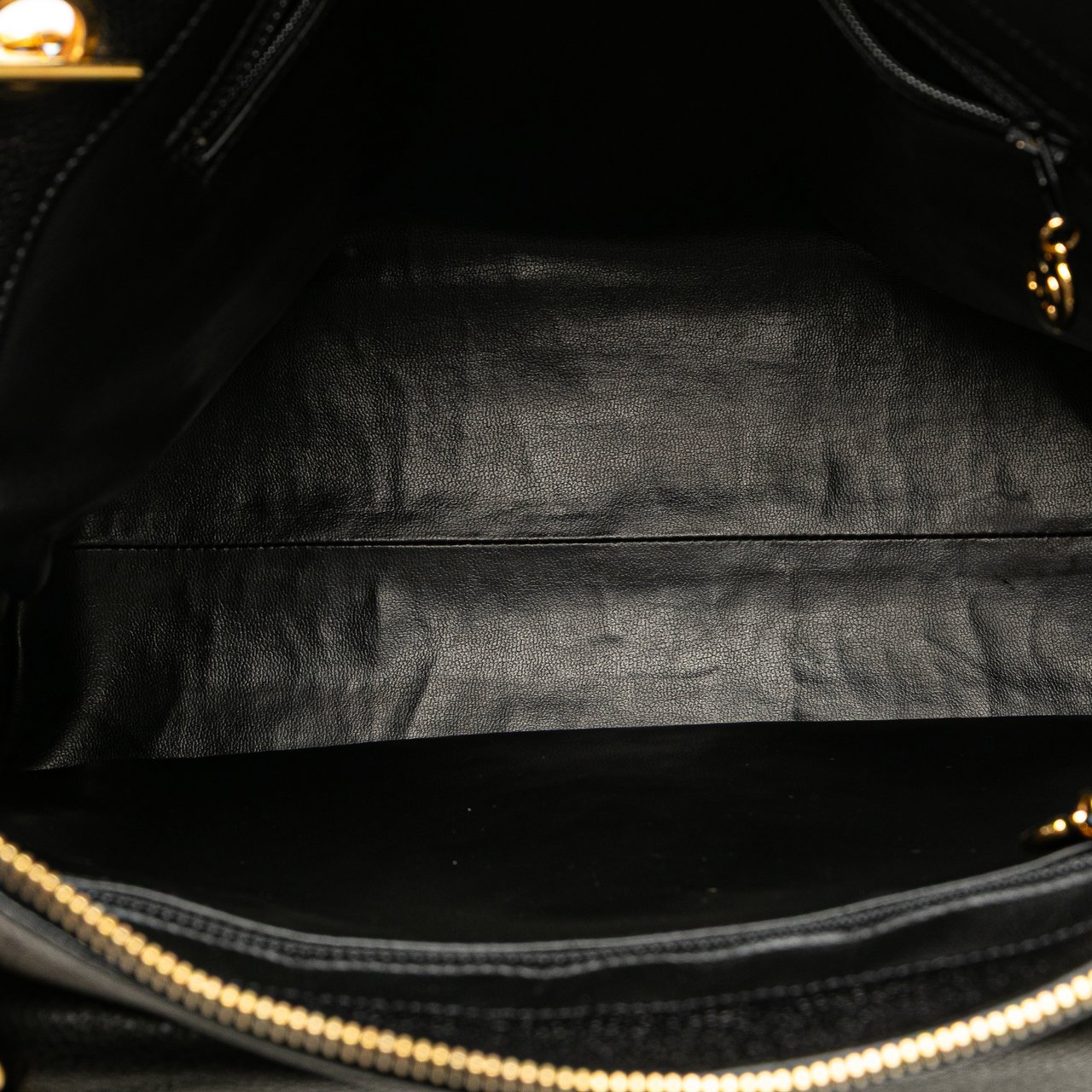 Chanel Caviar Front Pocket Chain Tote Zwart