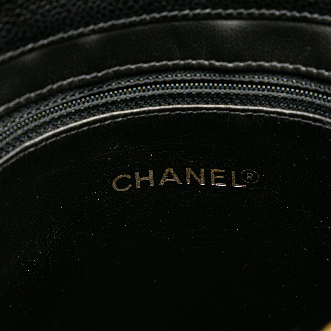 Chanel Caviar Front Pocket Chain Tote Zwart