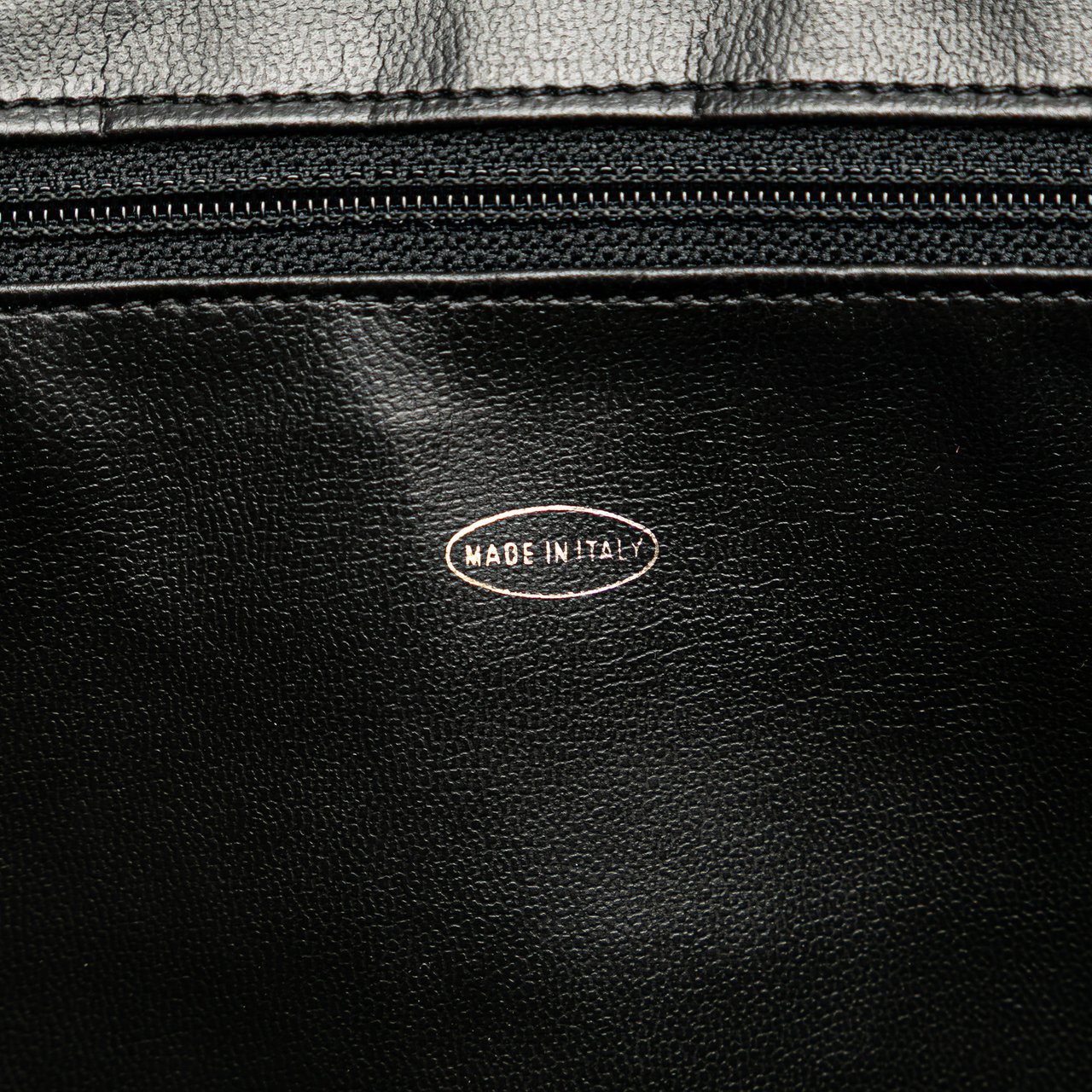 Chanel Caviar Front Pocket Chain Tote Zwart