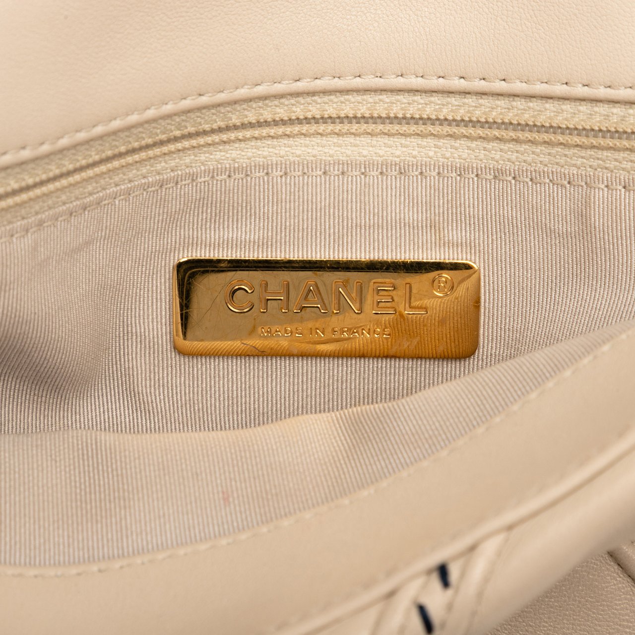 Chanel Medium Lambskin Stitched 19 Flap Bruin