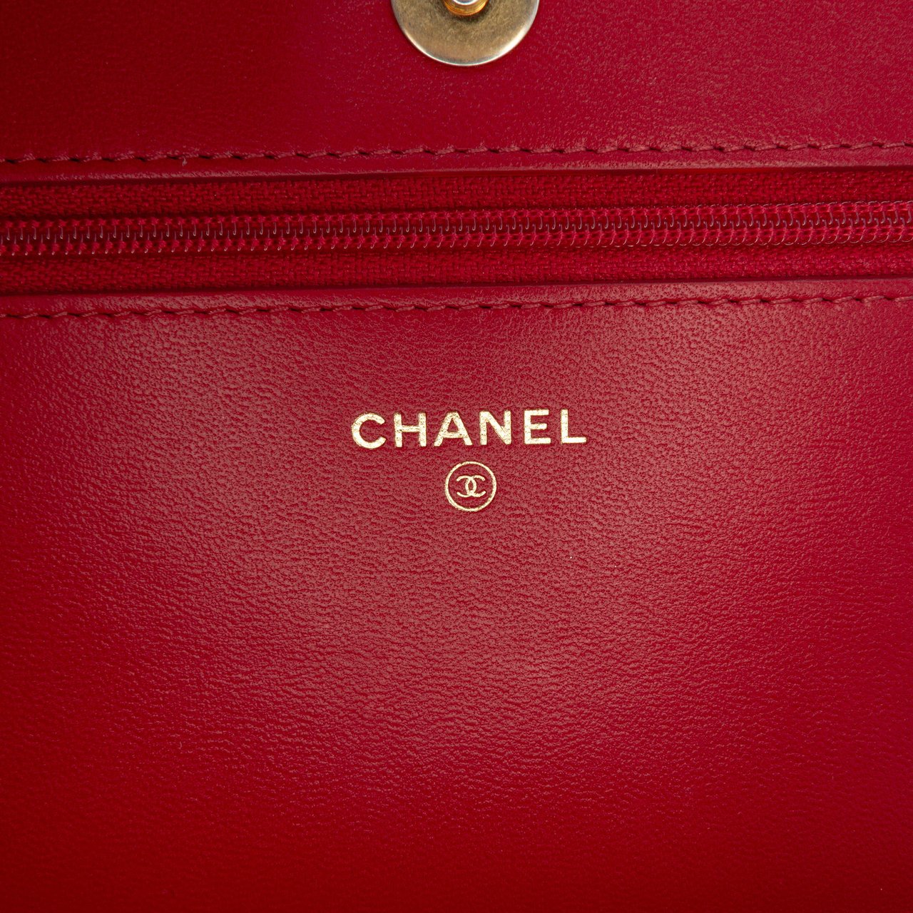 Chanel CC Quilted Velvet Wallet on Chain Rood