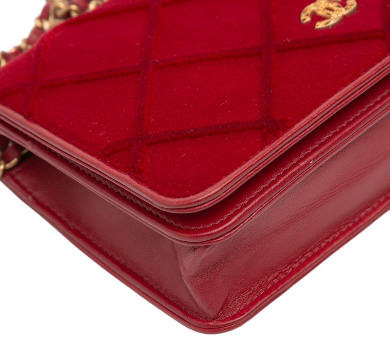 Chanel CC Quilted Velvet Wallet on Chain Rood