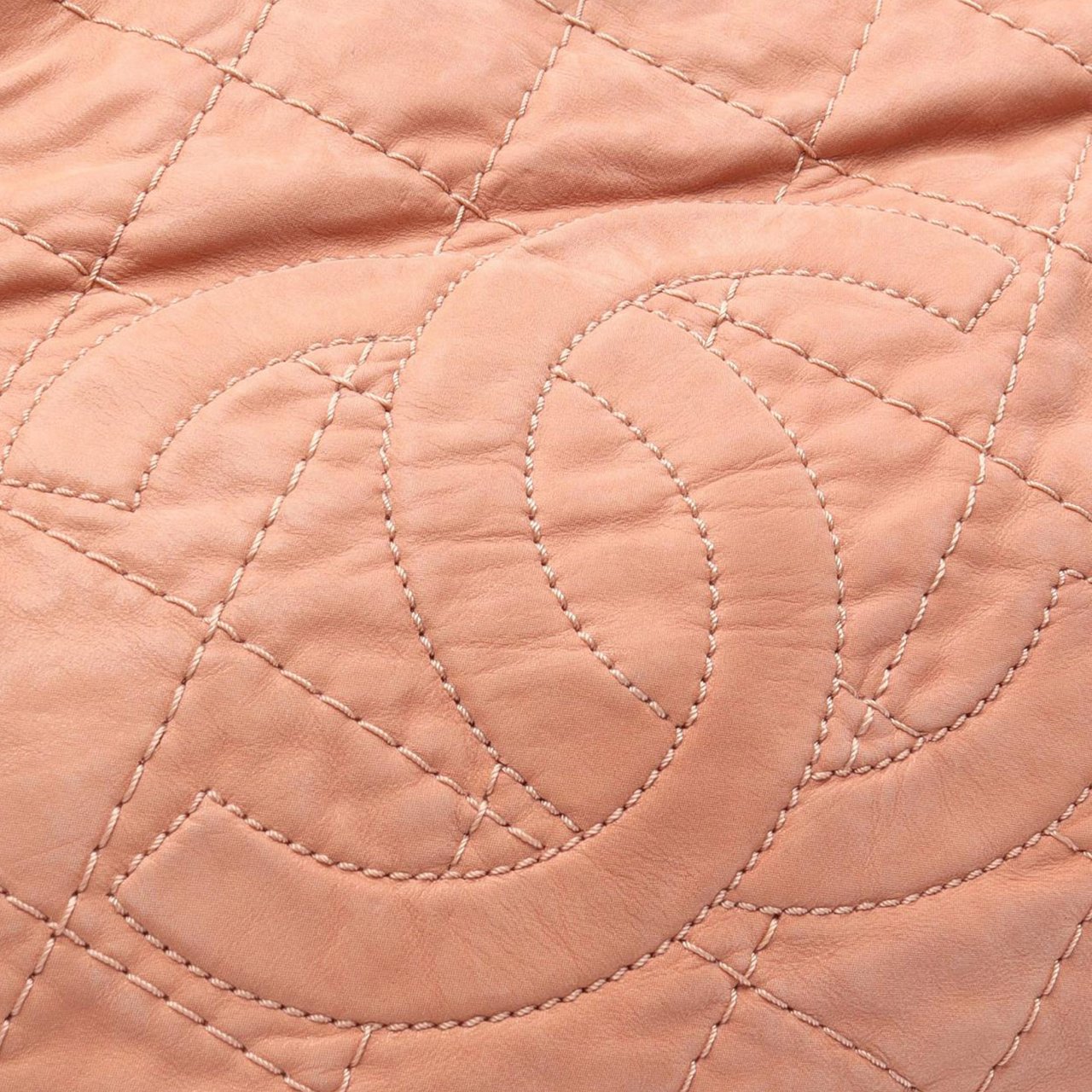 Chanel Large CC Quilted Suede Sea Hit Tote Roze