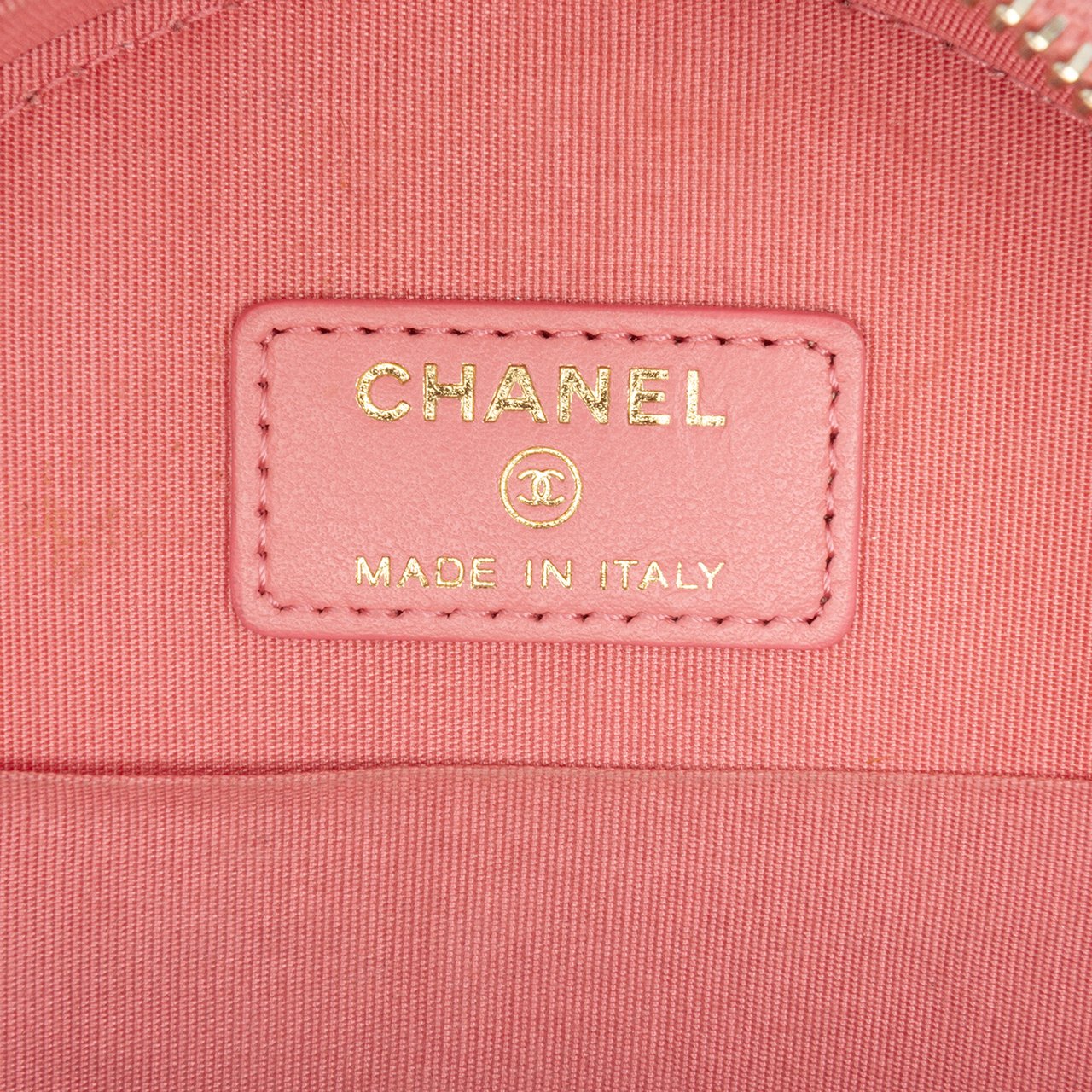 Chanel CC Embossed Caviar Camellia Round Clutch With Chain Roze