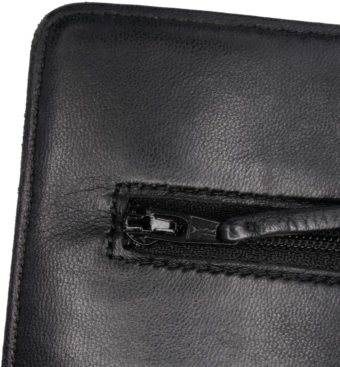 Chanel Camellia Embossed Lambskin Wallet On Chain Zwart