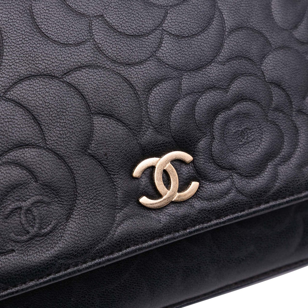 Chanel Camellia Embossed Lambskin Wallet On Chain Zwart