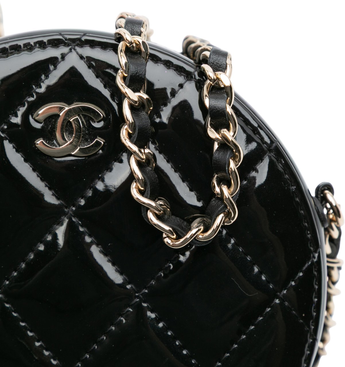 Chanel Quilted Patent Round As Earth Crossbody Zwart