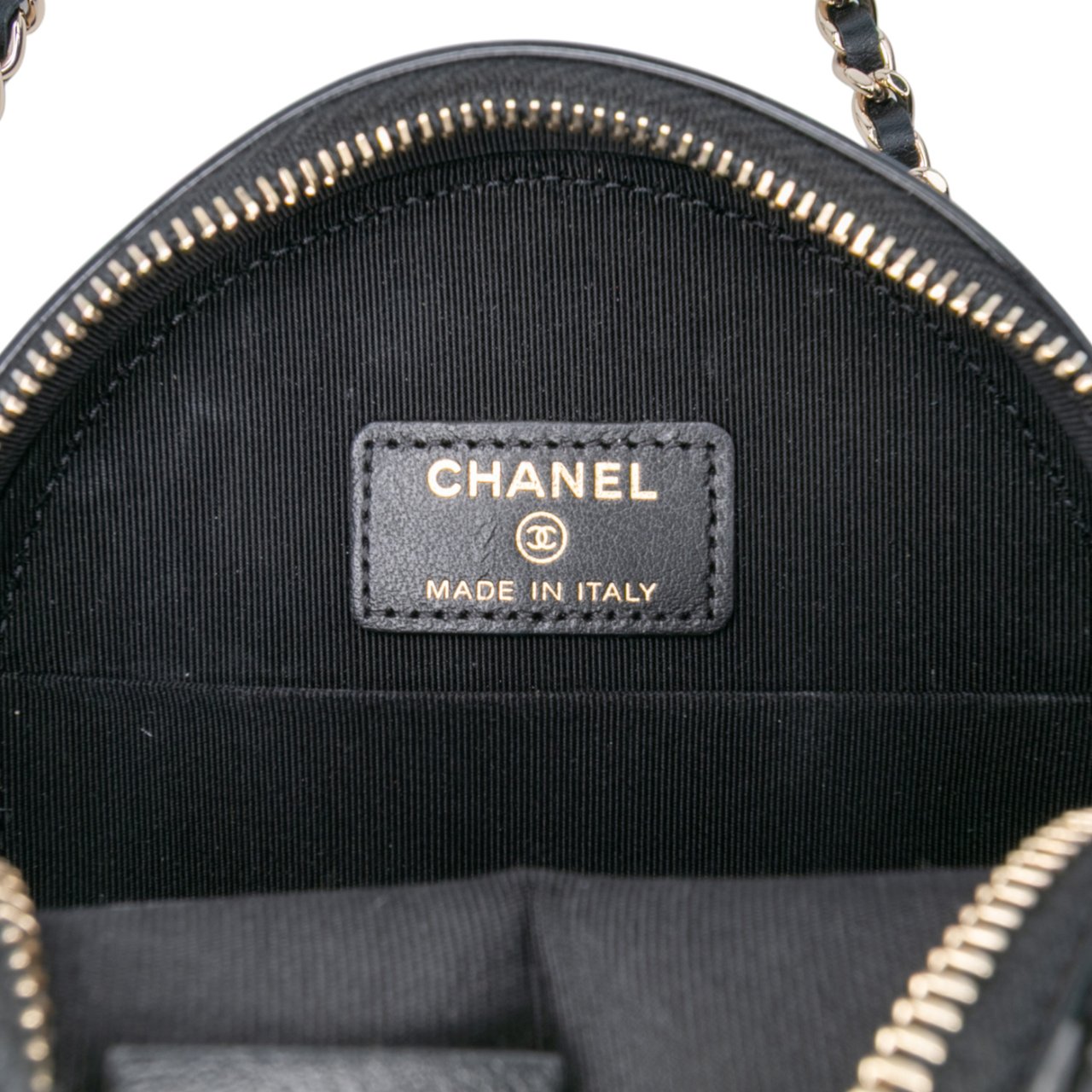 Chanel Quilted Patent Round As Earth Crossbody Zwart