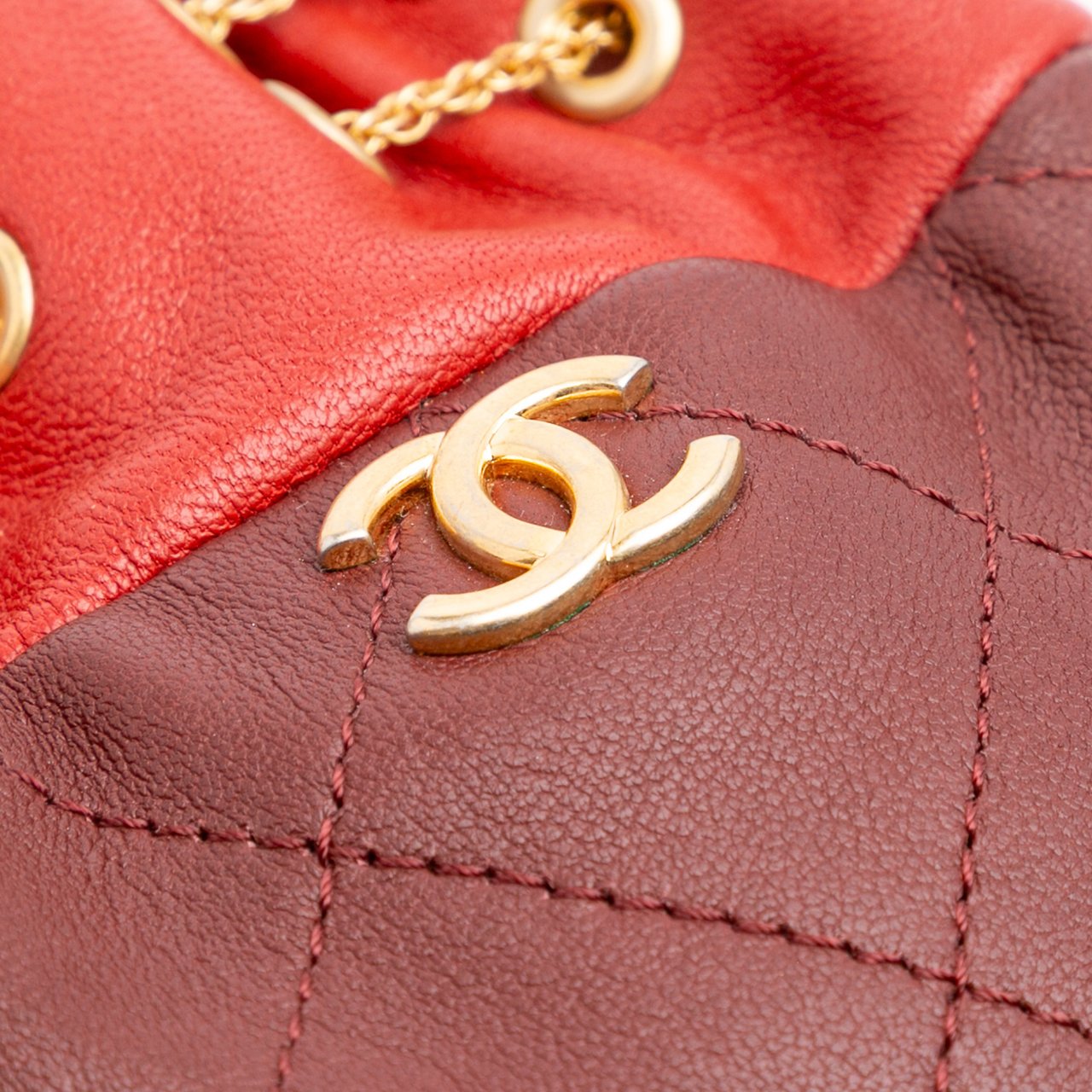 Chanel CC Quilted Calfskin Drawstring Bucket Bag Rood