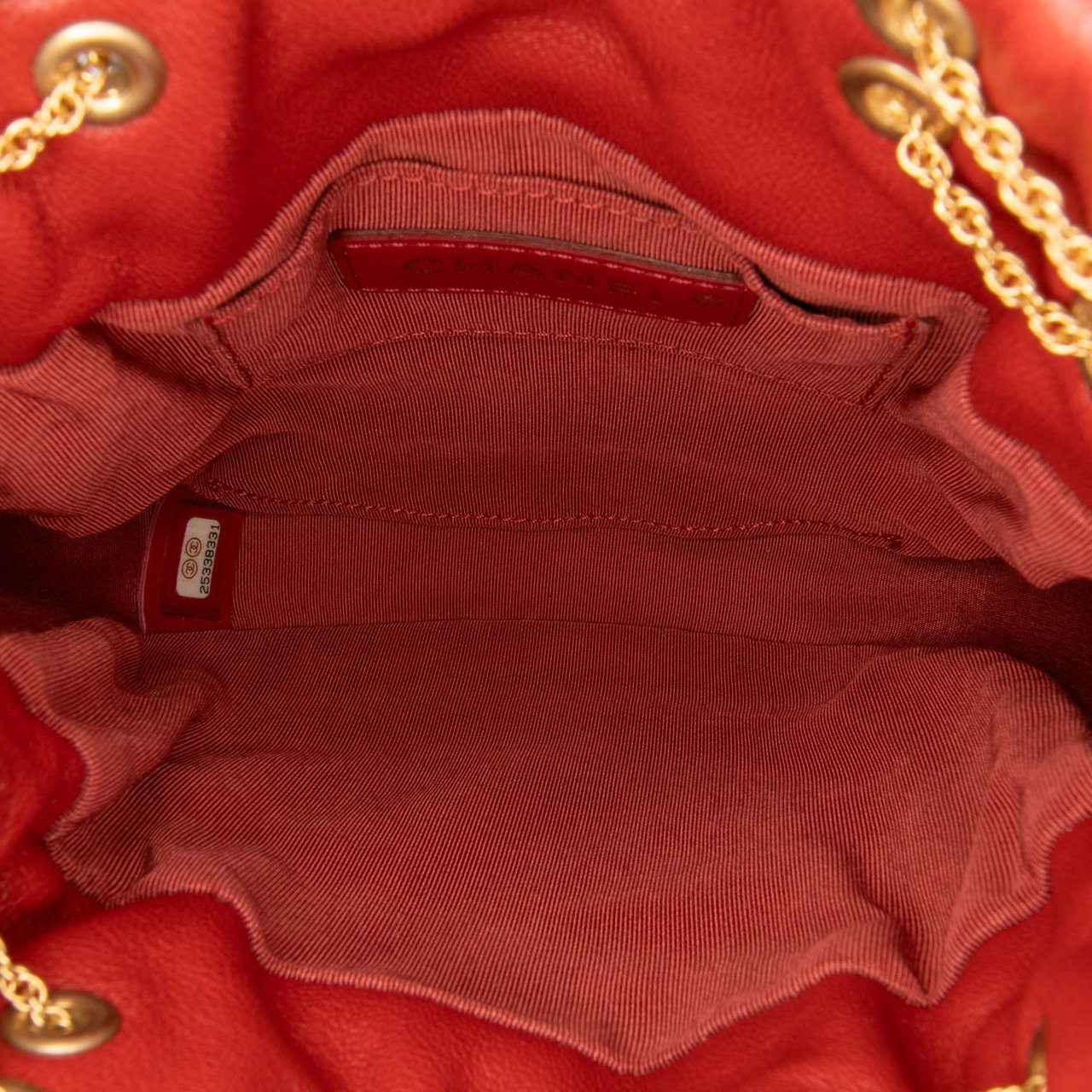 Chanel CC Quilted Calfskin Drawstring Bucket Bag Rood