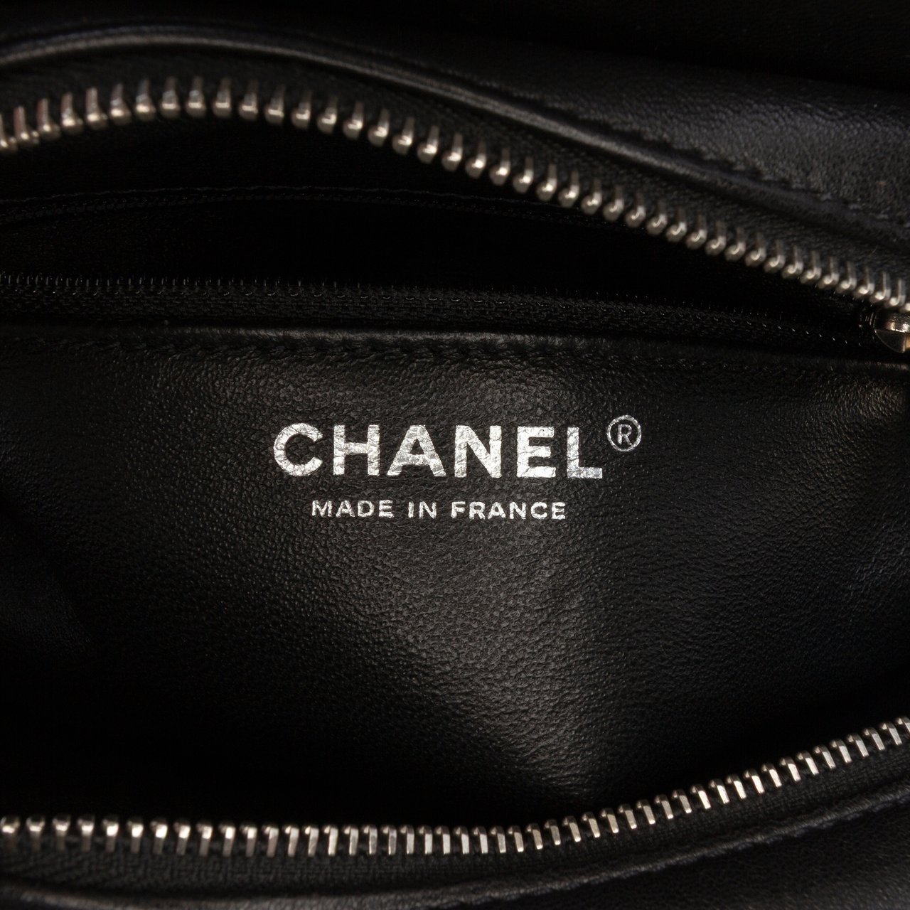 Chanel Tweed and Resin Zipped Chain Shopping Bag Zwart