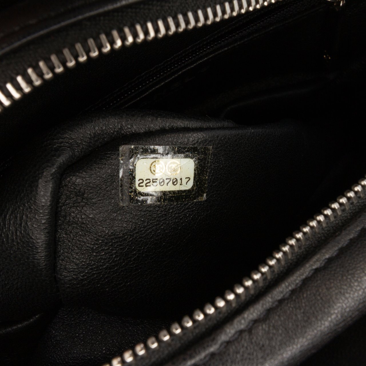 Chanel Tweed and Resin Zipped Chain Shopping Bag Zwart