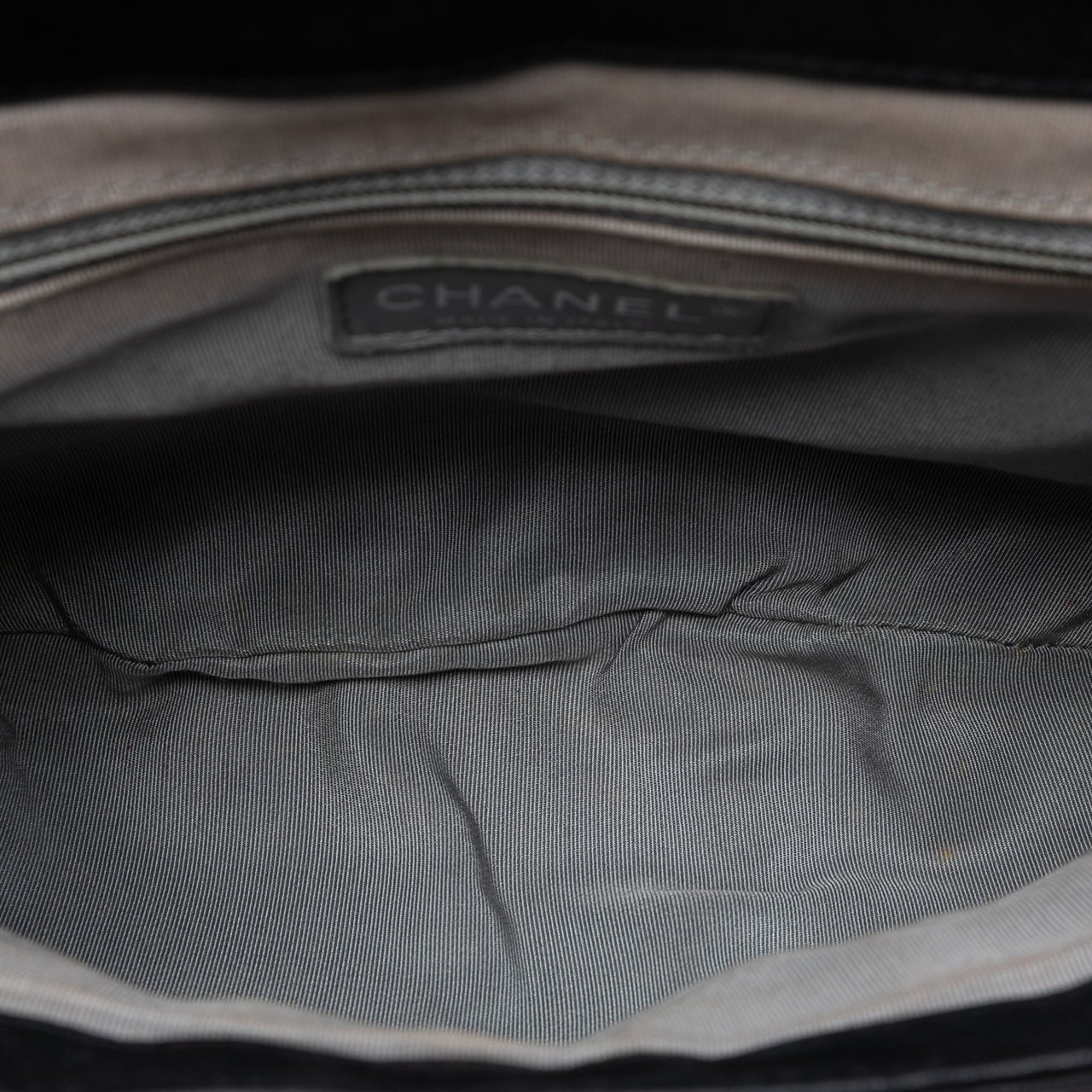 Chanel Medium Quilted Washed Lambskin Chain Around Messenger Bag Zwart