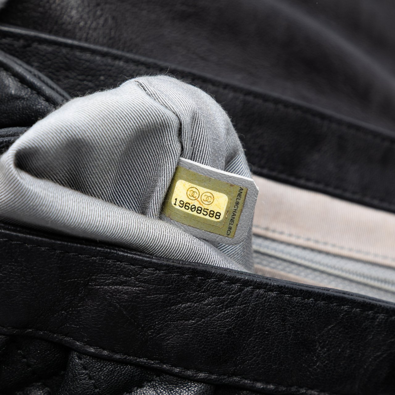 Chanel Medium Quilted Washed Lambskin Chain Around Messenger Bag Zwart