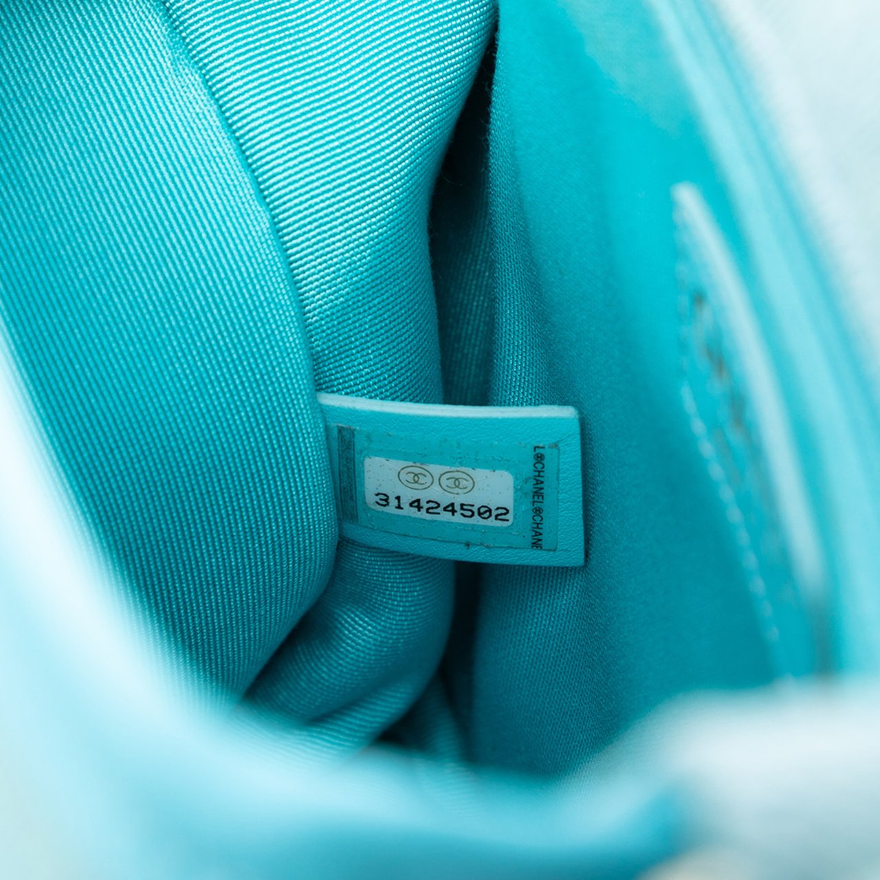 Chanel Small CC Quilted Denim Messenger Flap Blauw