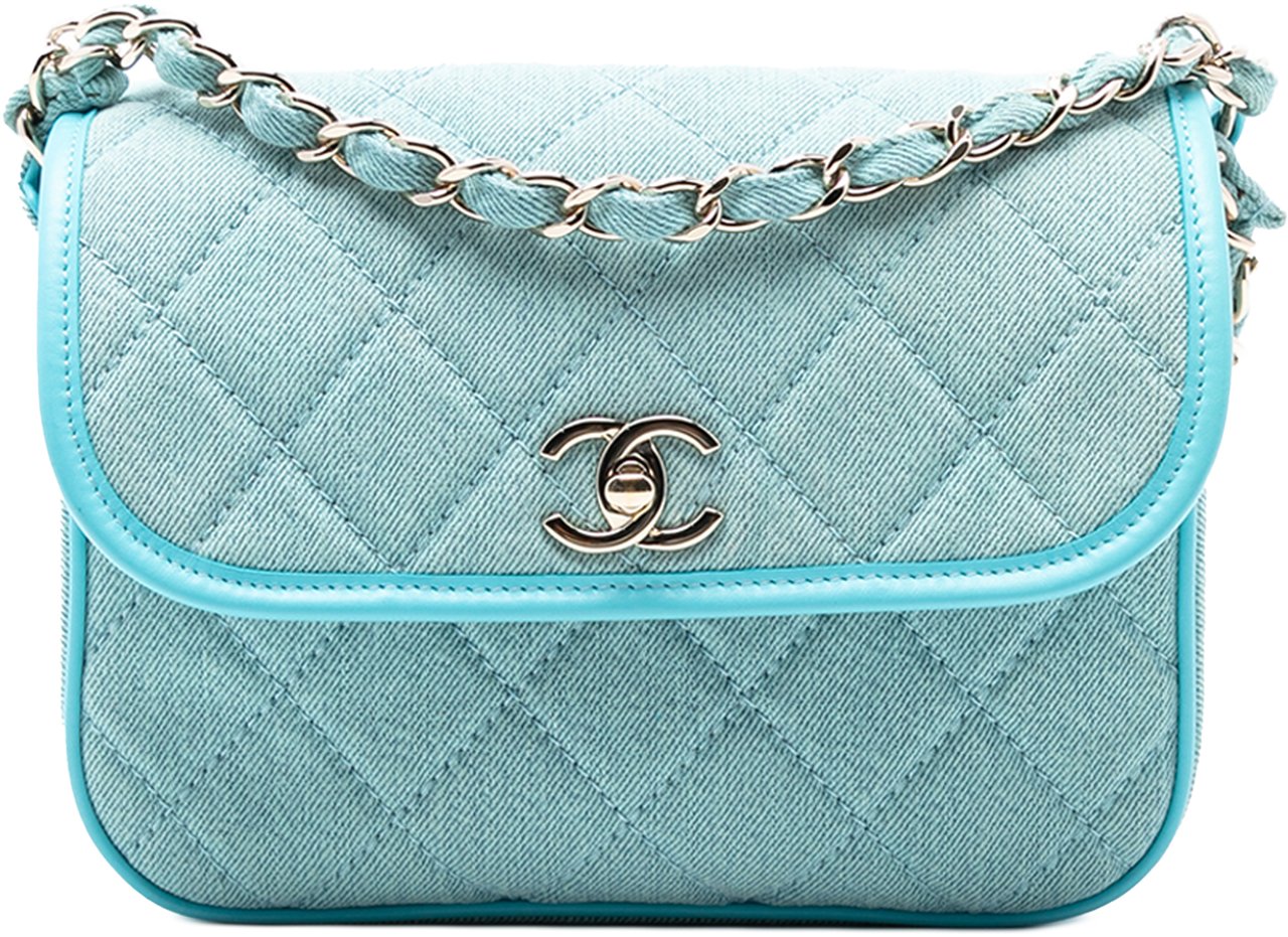 Chanel Small CC Quilted Denim Messenger Flap Blauw