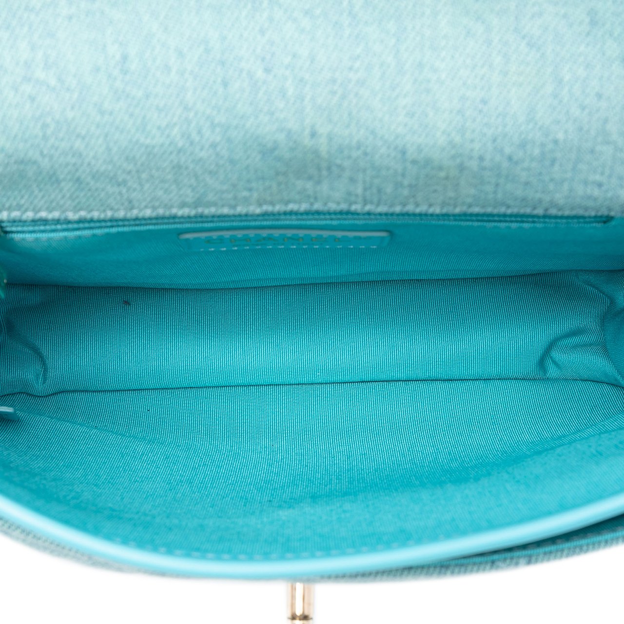 Chanel Small CC Quilted Denim Messenger Flap Blauw