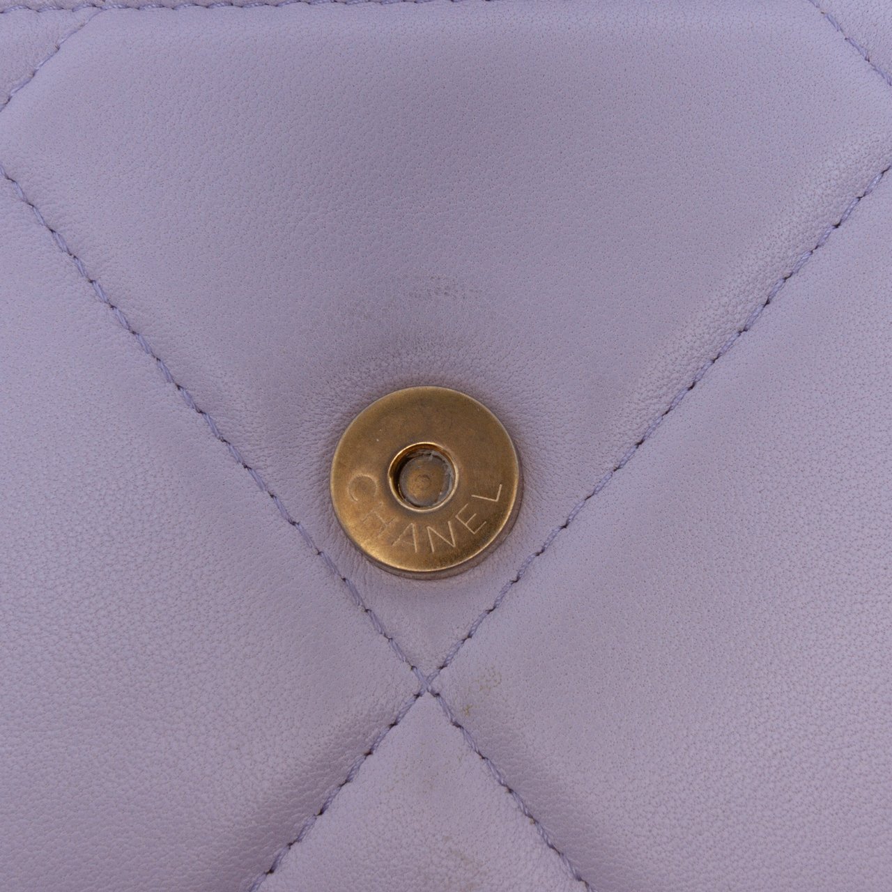 Chanel Quilted Lambskin 19 Wallet on Chain Paars