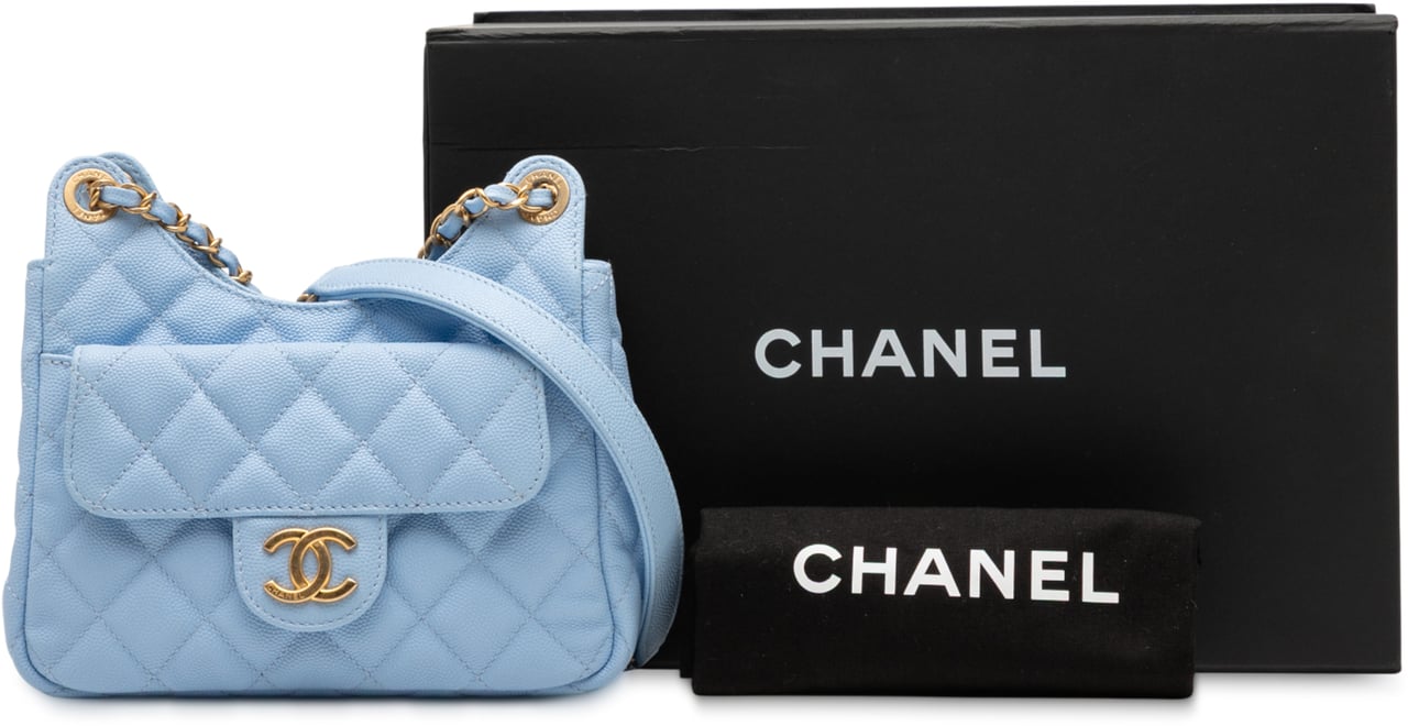 Chanel Small Quitled Caviar Wavy CC Hobo Blauw