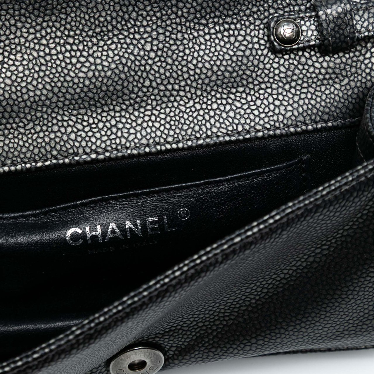 Chanel CC Metallic Caviar Interlaced Chain Clutch on Strap Zwart