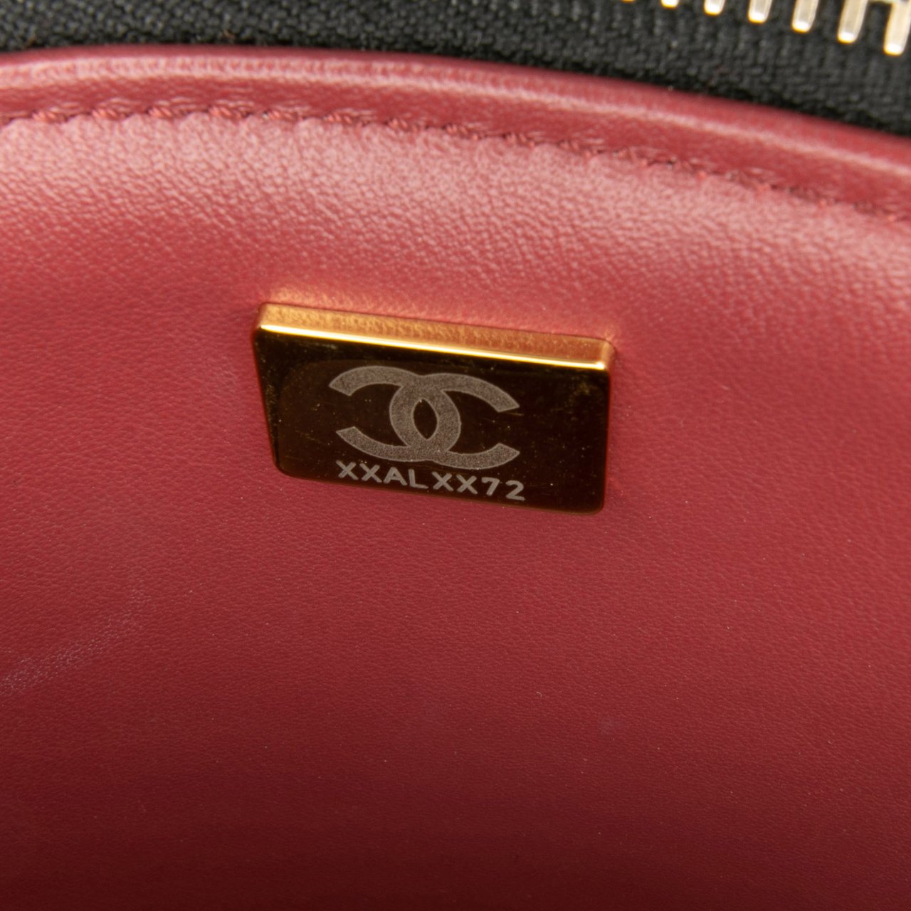 Chanel Small Quilted Lambskin Side Note Vanity Case Zwart