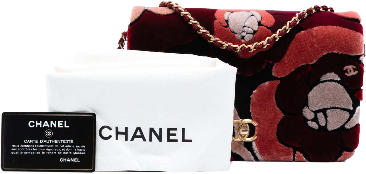 Chanel Paris Cosmopolite Velvet Camellia Flap Rood