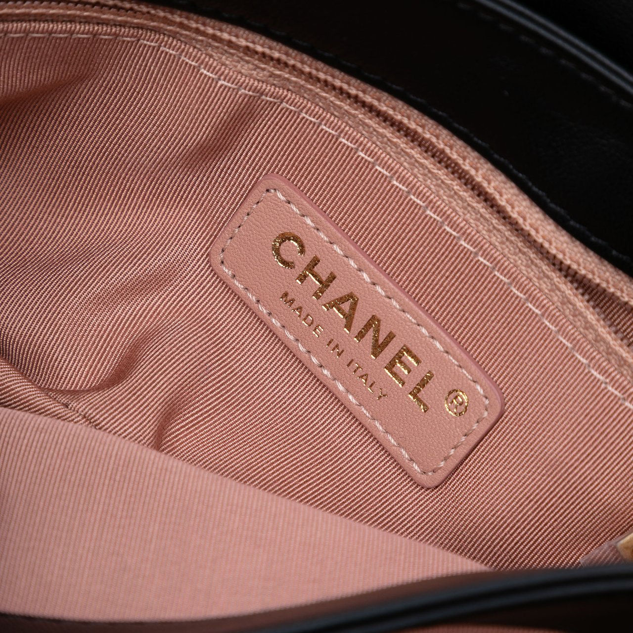 Chanel Paris Cosmopolite Velvet Camellia Flap Rood