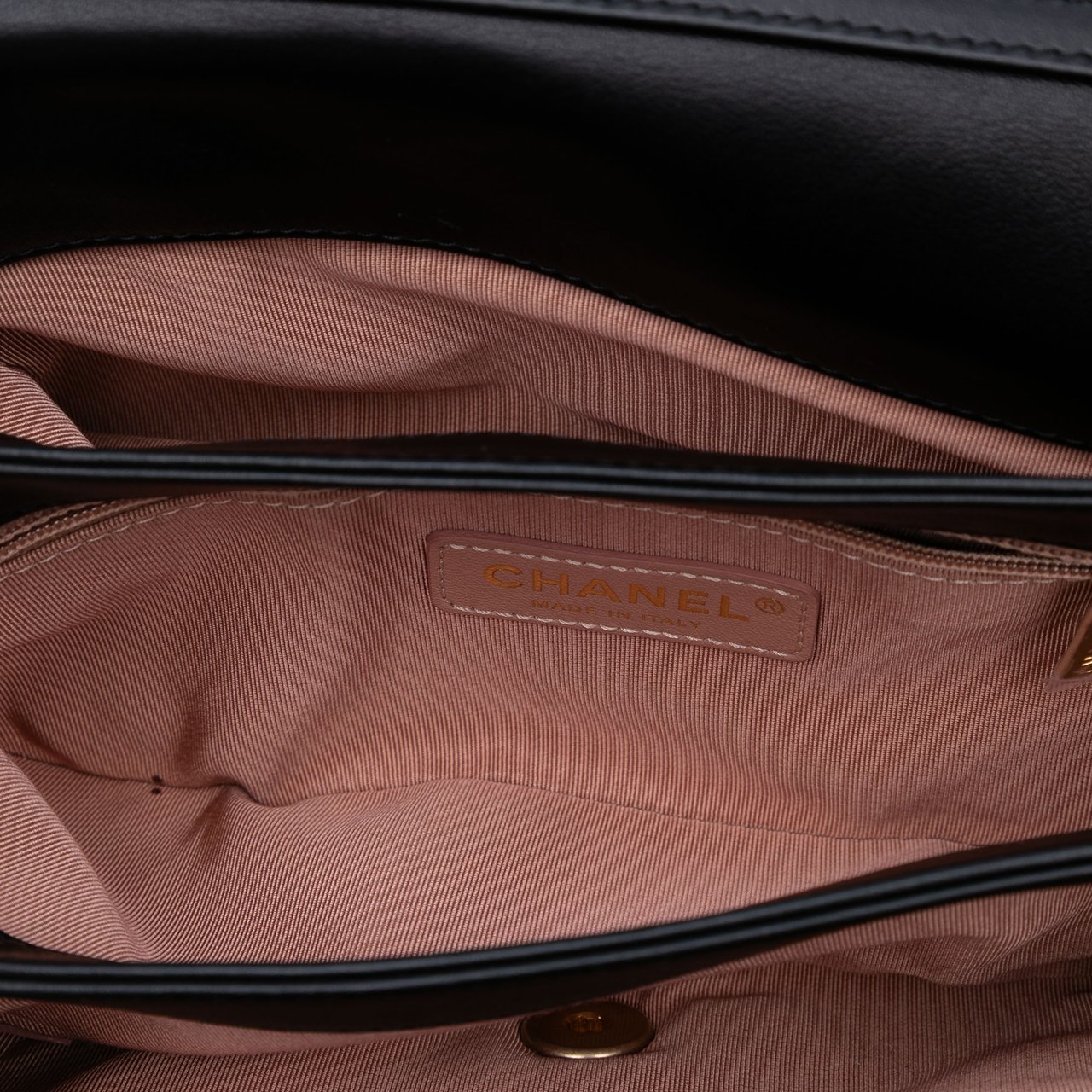 Chanel Paris Cosmopolite Velvet Camellia Flap Rood