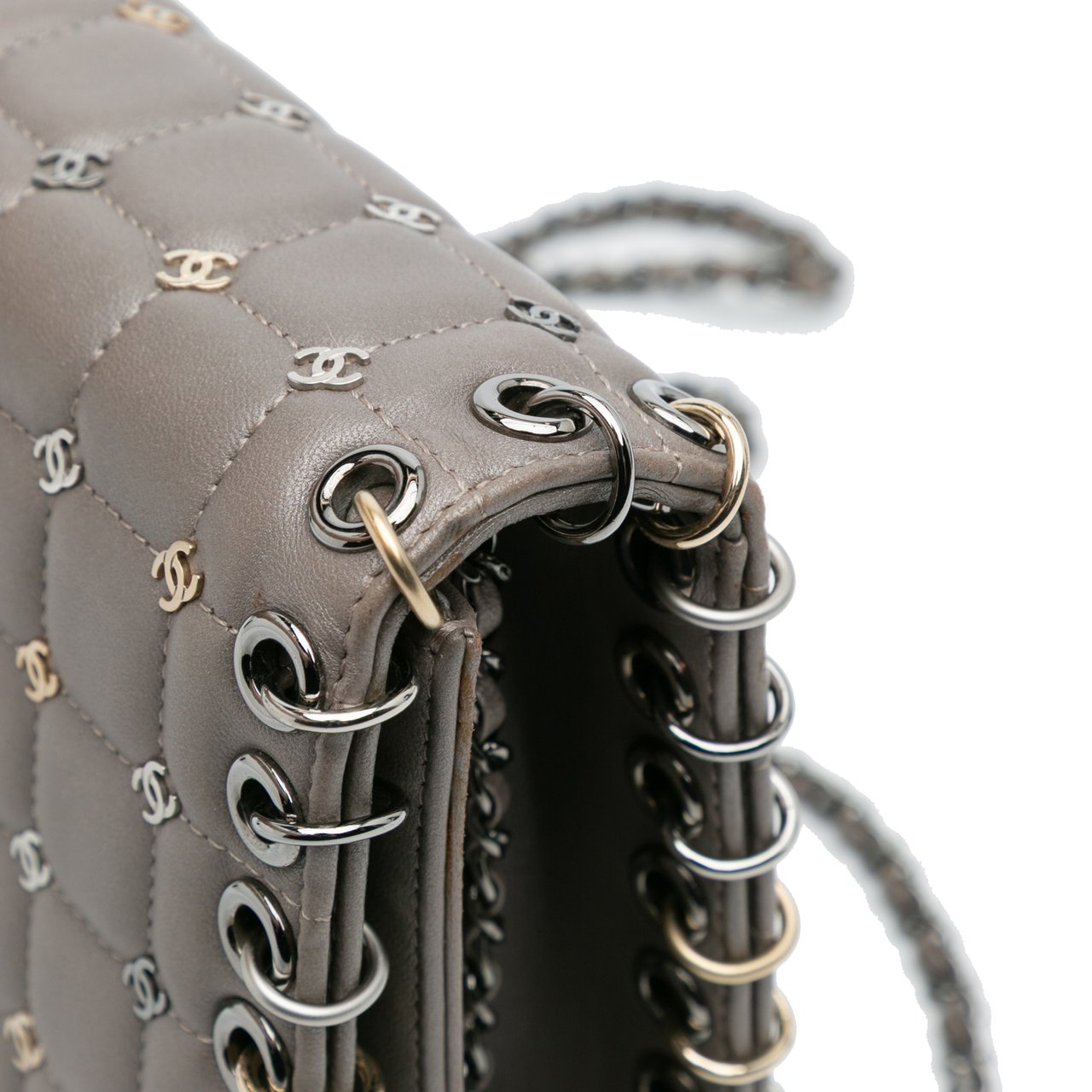 Chanel Small Lambskin Chocolate Bar CC Piercing Studded Chain Flap Grijs