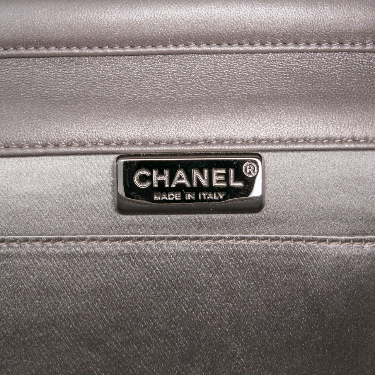 Chanel Small Lambskin Chocolate Bar CC Piercing Studded Chain Flap Grijs