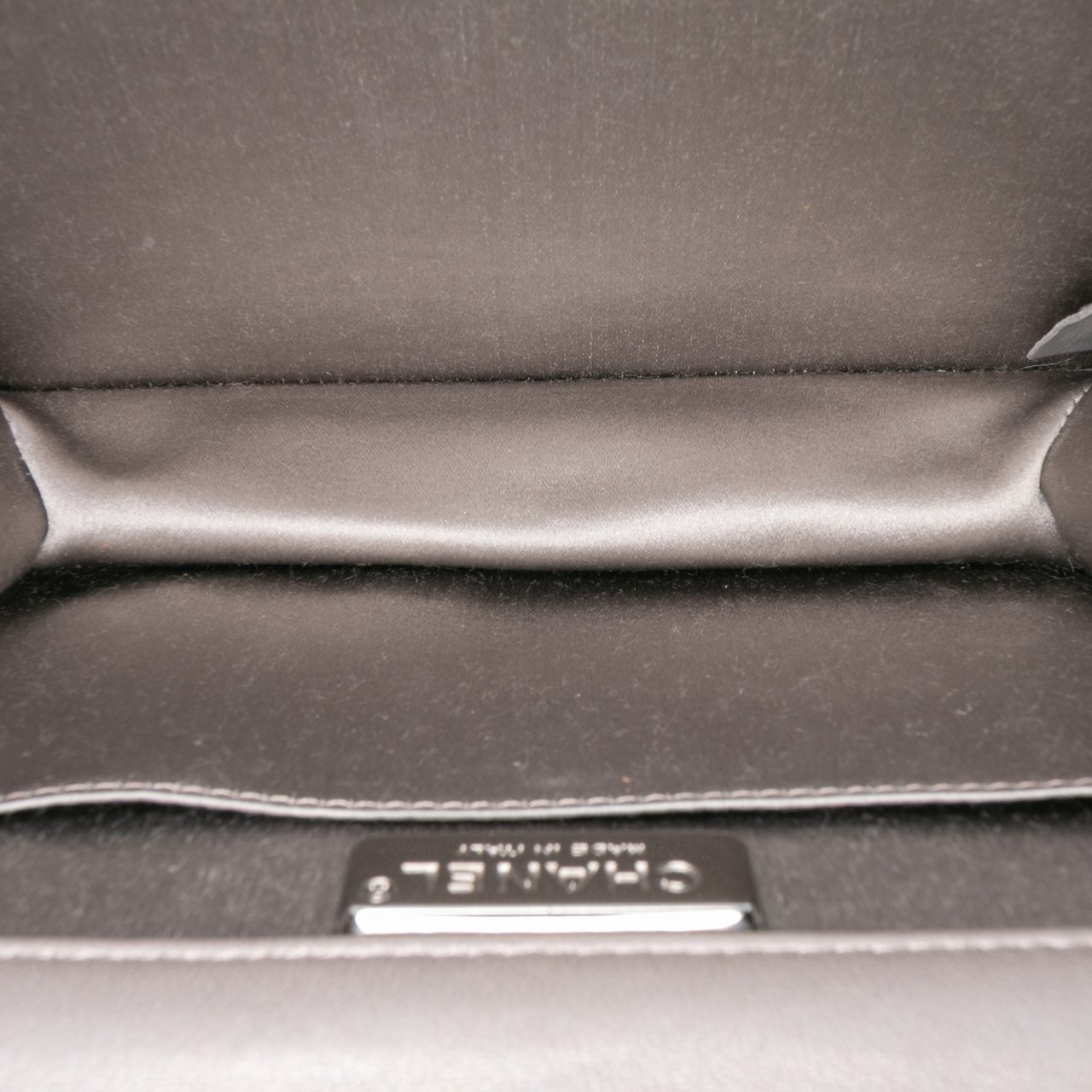 Chanel Small Lambskin Chocolate Bar CC Piercing Studded Chain Flap Grijs