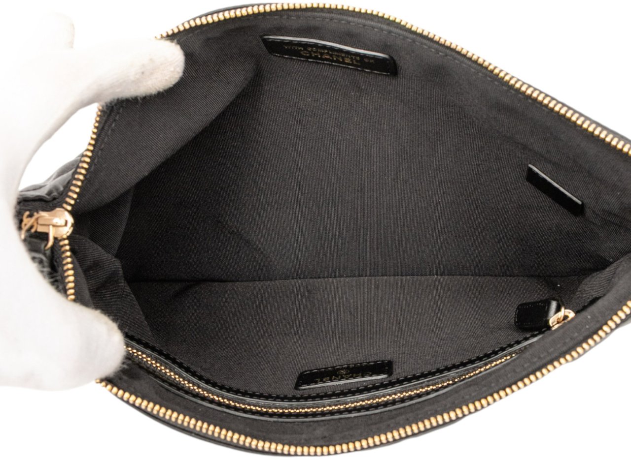 Chanel CC Quilted Satin Chain Around Clutch Zwart