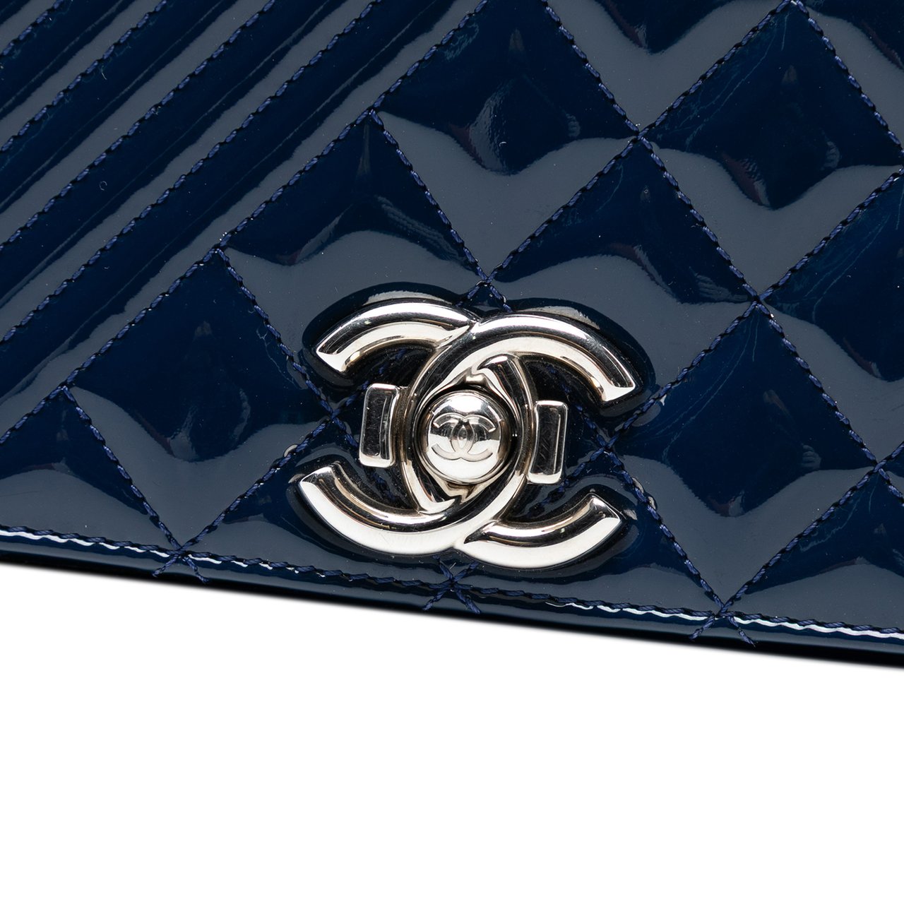 Chanel Medium Patent Coco Boy Flap Blauw