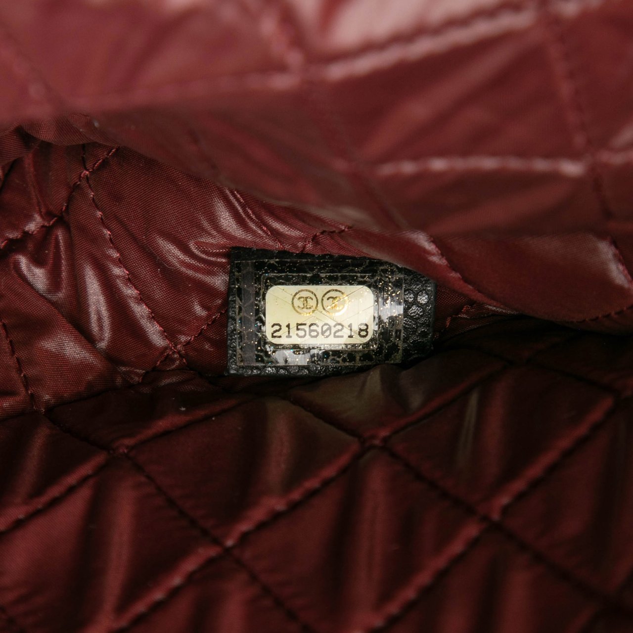 Chanel Large Quilted Caviar O Case Clutch Zwart