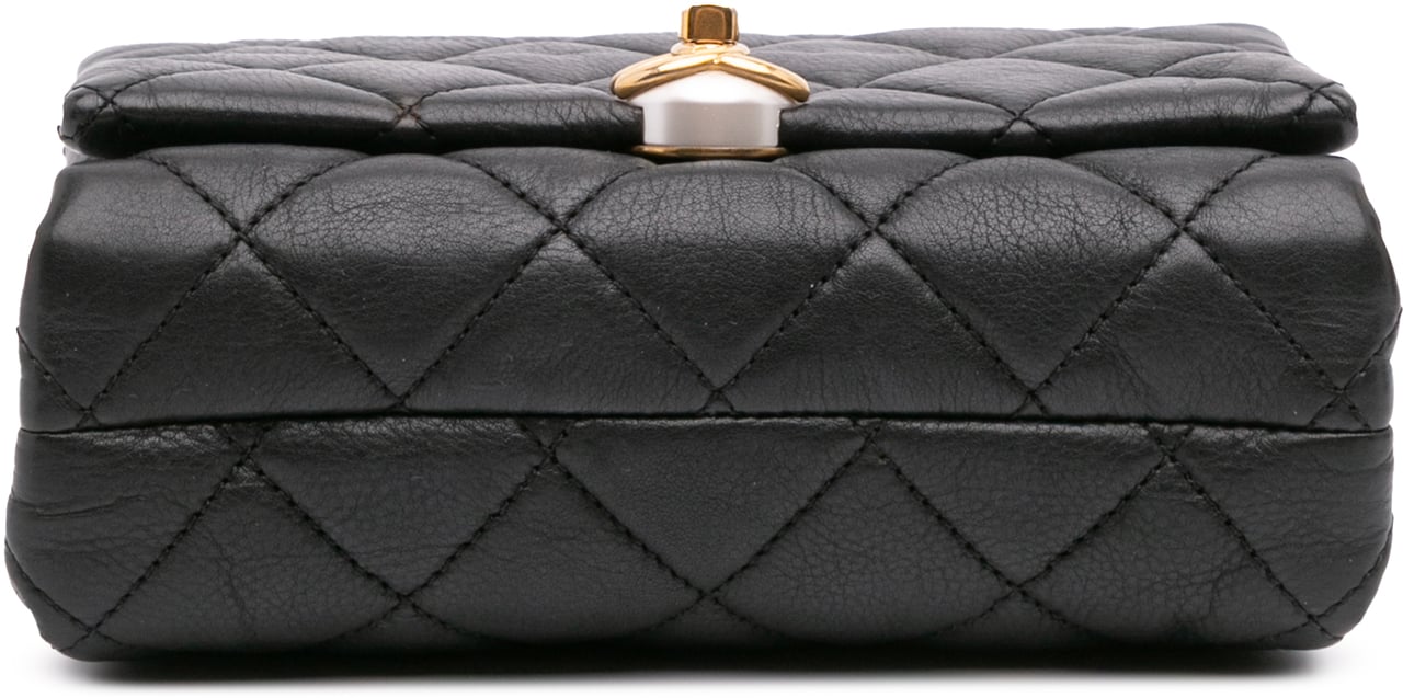 Chanel Mini Quilted Calfskin Pearl CC Accordion Flap Zwart