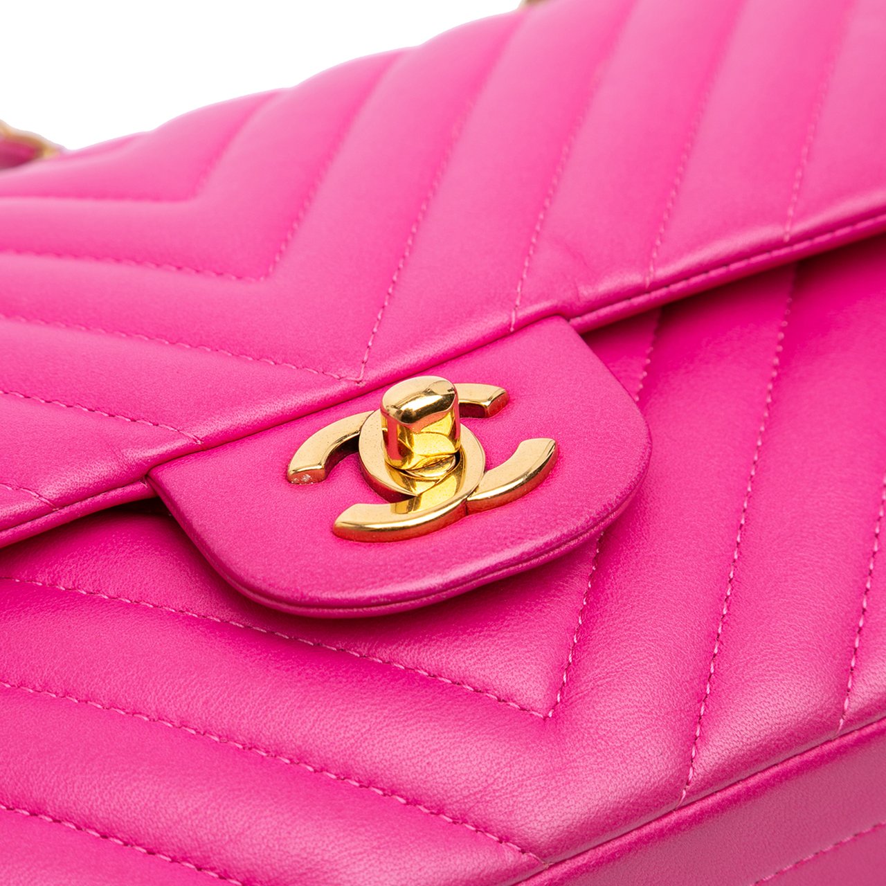 Chanel Medium Classic Chevron Lambskin Double Flap Roze