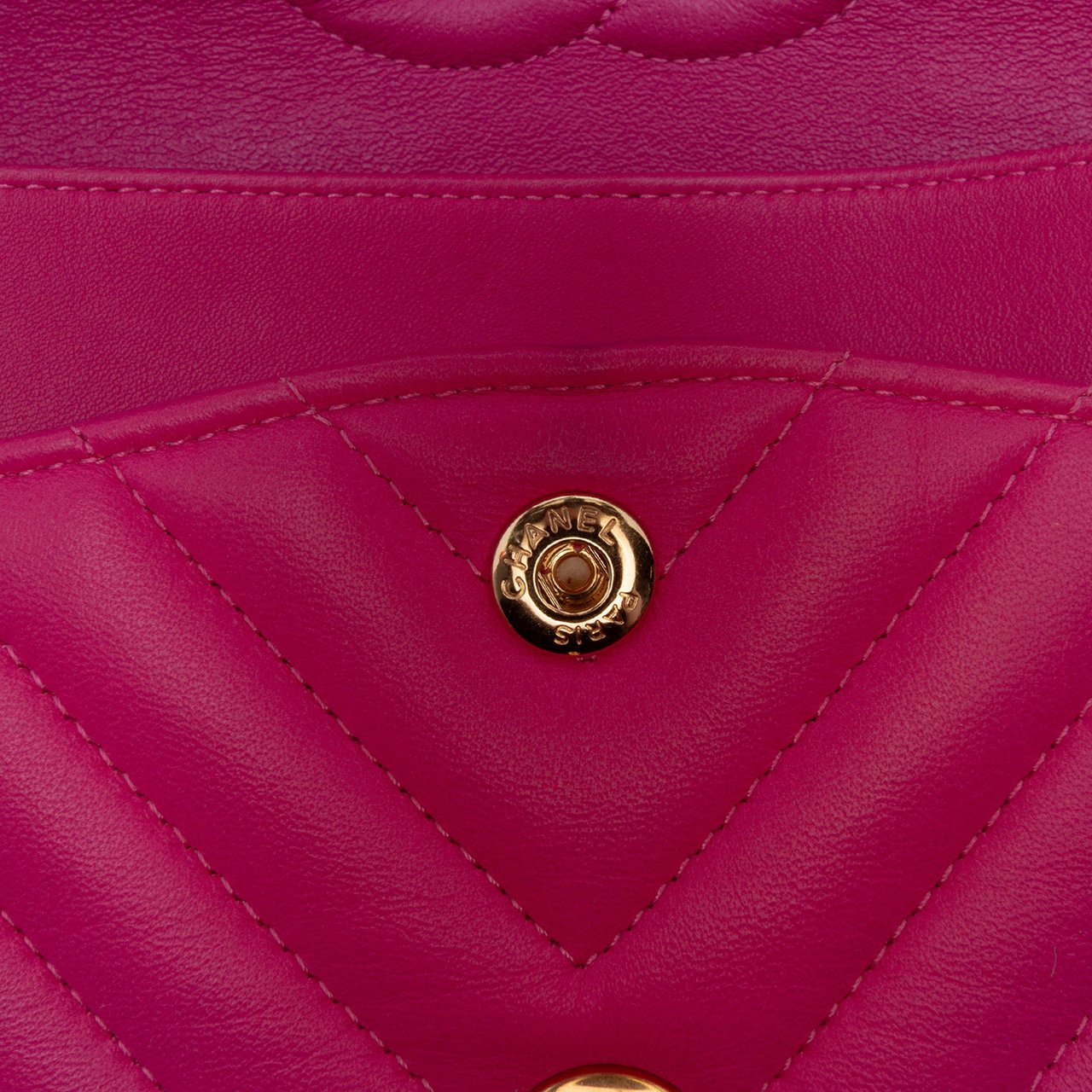 Chanel Medium Classic Chevron Lambskin Double Flap Roze
