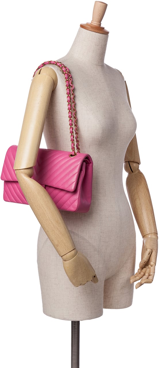 Chanel Medium Classic Chevron Lambskin Double Flap Roze