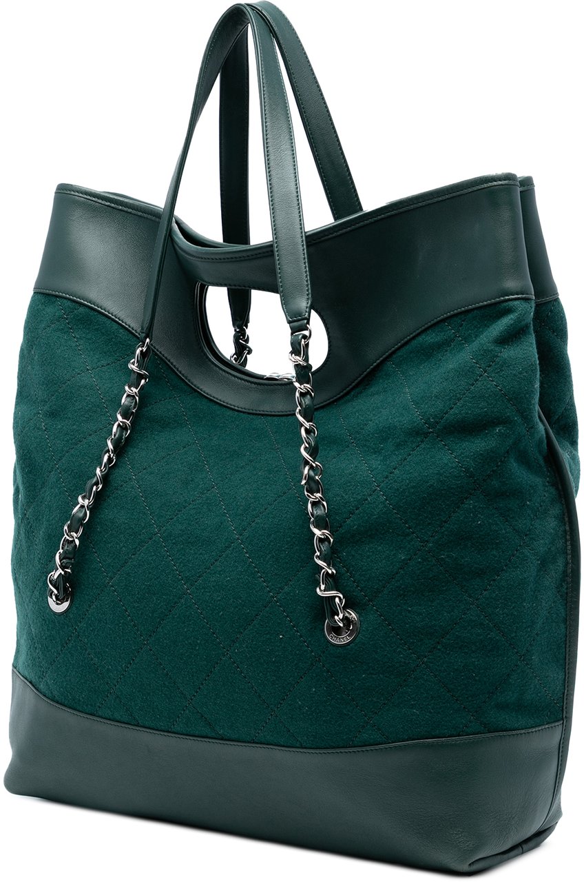 Chanel Extra Large Stitched Wool and Calfskin 31 Shopping Bag Groen