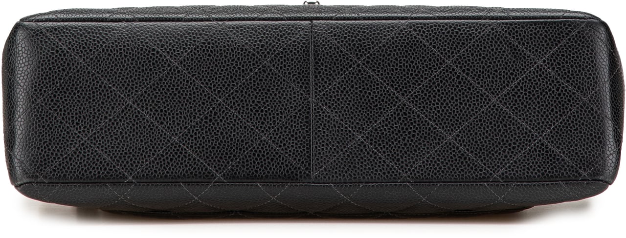 Chanel Jumbo Quilted Caviar Single Flap Zwart